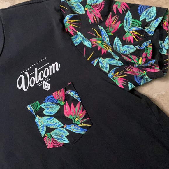 Volcom  M T Shirt with Pocket - Picture 3 of 3